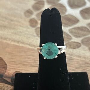 New Elegant Silver and Green‎ Gemstone costume Ring size 6